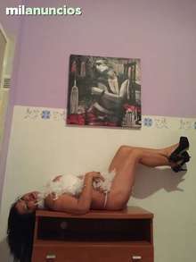 3 xica cariñosa y complaciente