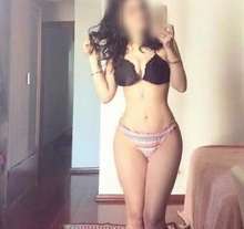 JOVENCITA MODELO ERÓTICA FIESTA BLANCA