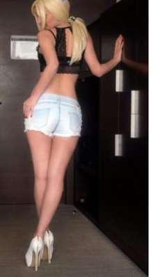 RUBIA SENSUAL BISEXUAL Y FIESTERA.SITIO GUAPO Y SALIDAS