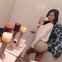 ABRIL,MORENA MUY CALIENTE