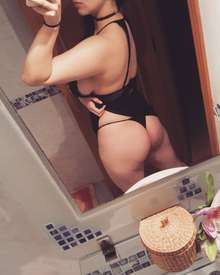 JOVENCITA DE PECHOS NATURALES ,MUY JUGUETONA.