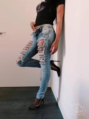 CAMILA  NUEVA EN EL MUNDO DEL PLACER