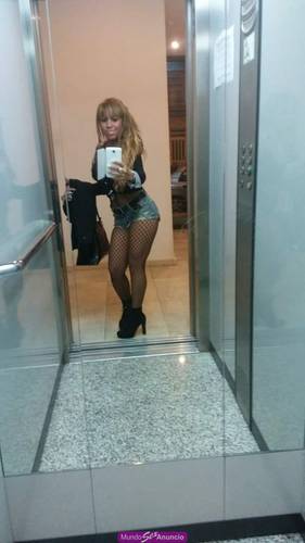FIESTERA AMANTE DE LOS HOMBRES FOLLADORES