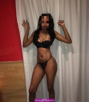 MULATA DELGADA CUERPO DE MODELO