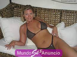 española de 40 años, provocativa y muy glamourosa.