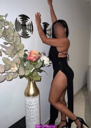 Latina guapísima y elegante