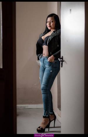 scort de lujo seductora y coqueta
