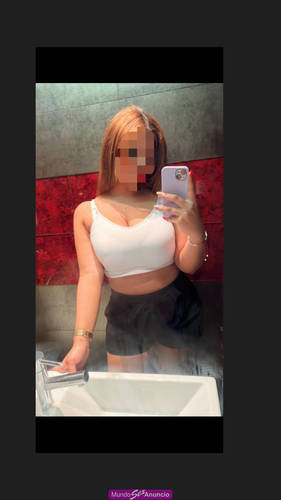 Chica latina joven en calonge