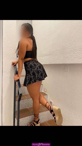 JOVEN HERMOSA Y AMOROSA