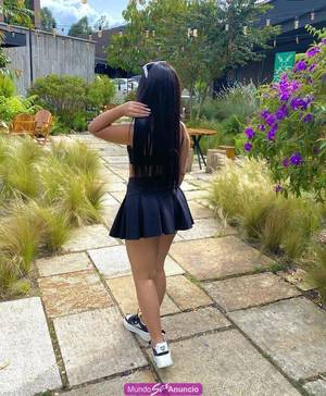 UNA RICA NIÑATA CON BUENAS CURVAS