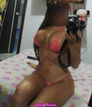UNA MORENA SENSACIONAL