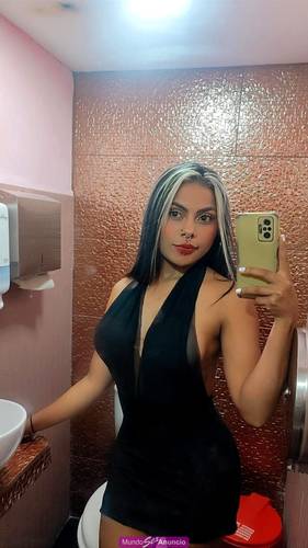 soy laura pequeña y traviesa