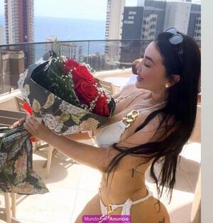 ESBELTA MUY HERMOSA SEDUCTORA ...SALIDA