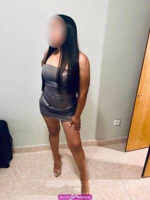 Preciosa joven con ganas de diversió fiesta sin tabúes