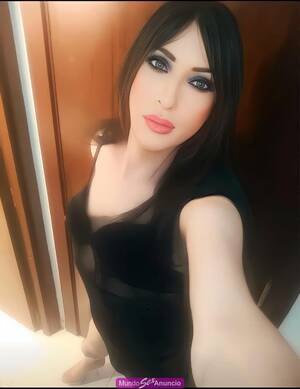 UNA TRANS CON RICA POLLA LECHERA