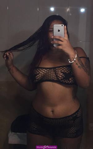 UNA COLOMBIANA FIESTERA DE PURO FUEGO