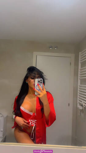 Mari Femenina hermosa masajista