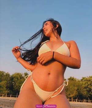 UNA LATINA CARIÑOSA DESEANDO CONSENTIRTE