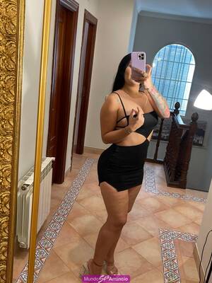 MUY CARIÑOSA Y COMPLACIENTE