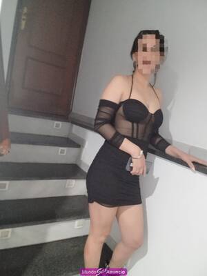 Joven Latina Alta y Delgada con experiencia