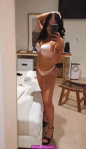 TU BELLA CHICA TE ESPERA BIEN CACHONDA
