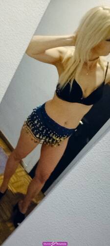 Natacha fiestera kiere jugar