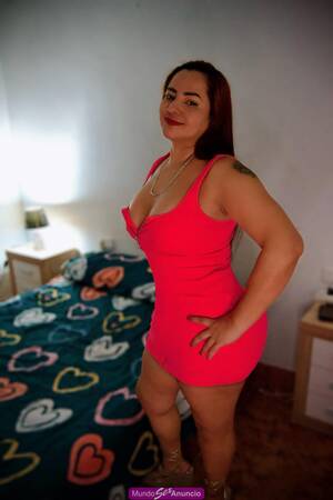 LUNA CURVAS DE ESCÁNDALO SEXY LATINA