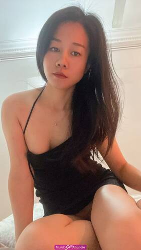 La chica oriental inteligente y gentil
