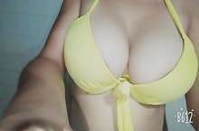 Ariana sexy y atrevida