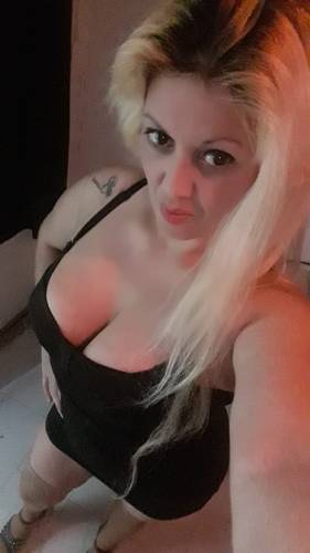 Agustiina Hot
