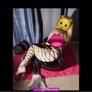 Rubia despampanante exuberante