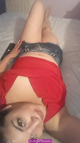 Excitada en mi cama
