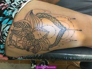Tatuador faz tatuagens em mulheres em troca de sexo