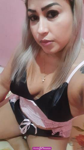 Loira bronzeada com local aceito cartão anal profundo