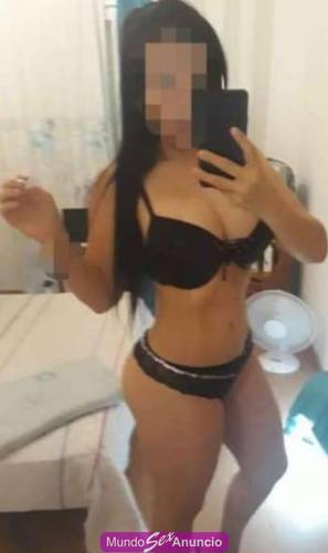 Uma linda ninfeta toda natural e angelical.