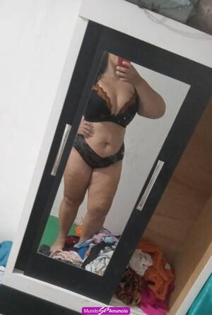 Gordinha iniciante disponível pra te dar prazer