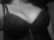 Morena caliente y complaciente