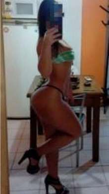 Sofi, hermoso cuerpo muy voluptuosa y bien arrechita