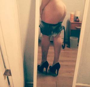 Emily, hermosa joven de rica colita