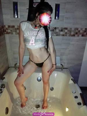 Ale flaquita golosa muy cachonda