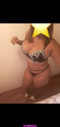 HERMOSA MORENA ADICTA AL SEXO.