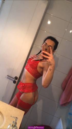 Ámbar sexy trans caliente y muy femenina