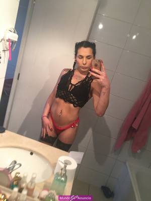 Bella trans pasiva bien perra mamadora