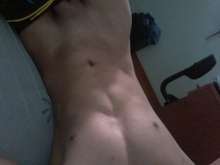 Joven dispuesto a complacerte   solo mujeres