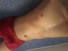 Joven dispuesto a complacerte