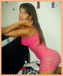 Camila morena ardientediiosa en la cama