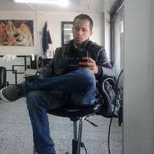 Hombre de 27, verga de 22 cms.