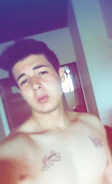 Joven acompañante bien dotado