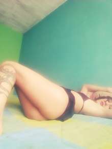 Chica trans versatil   bosa Holanda cerca del colegio Orland