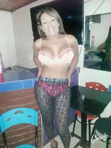 CHICA LECHERA HERMOSA FEMENINA Y NINFOMANA